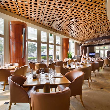 The Fullerton Hotel Szingapúr Kültér fotó The interior of the restaurant