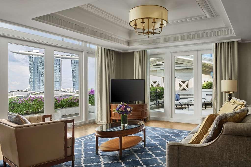 The Fullerton Hotel Szingapúr Kültér fotó A suite at the hotel