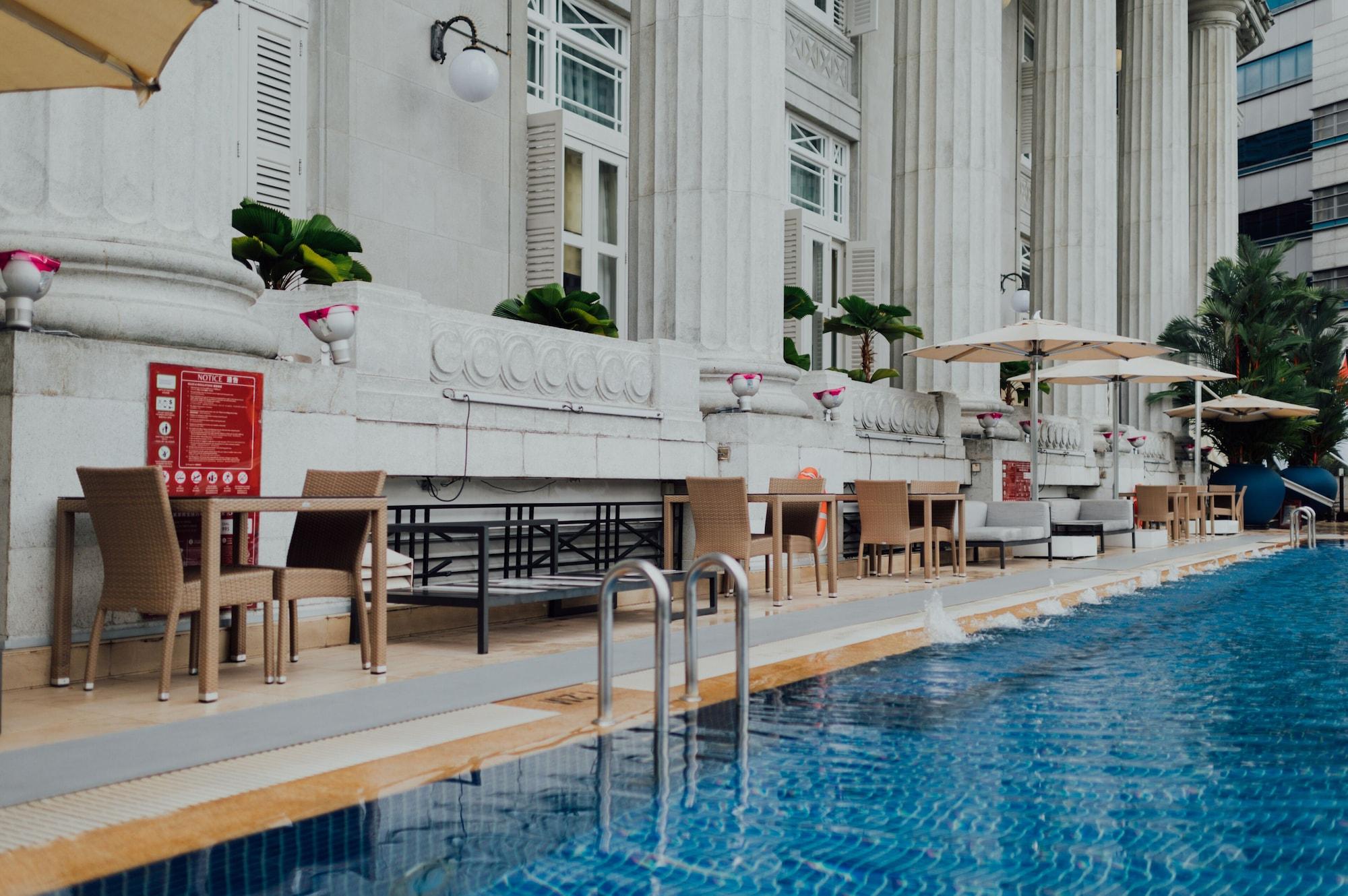 The Fullerton Hotel Szingapúr Kültér fotó The pool at the hotel