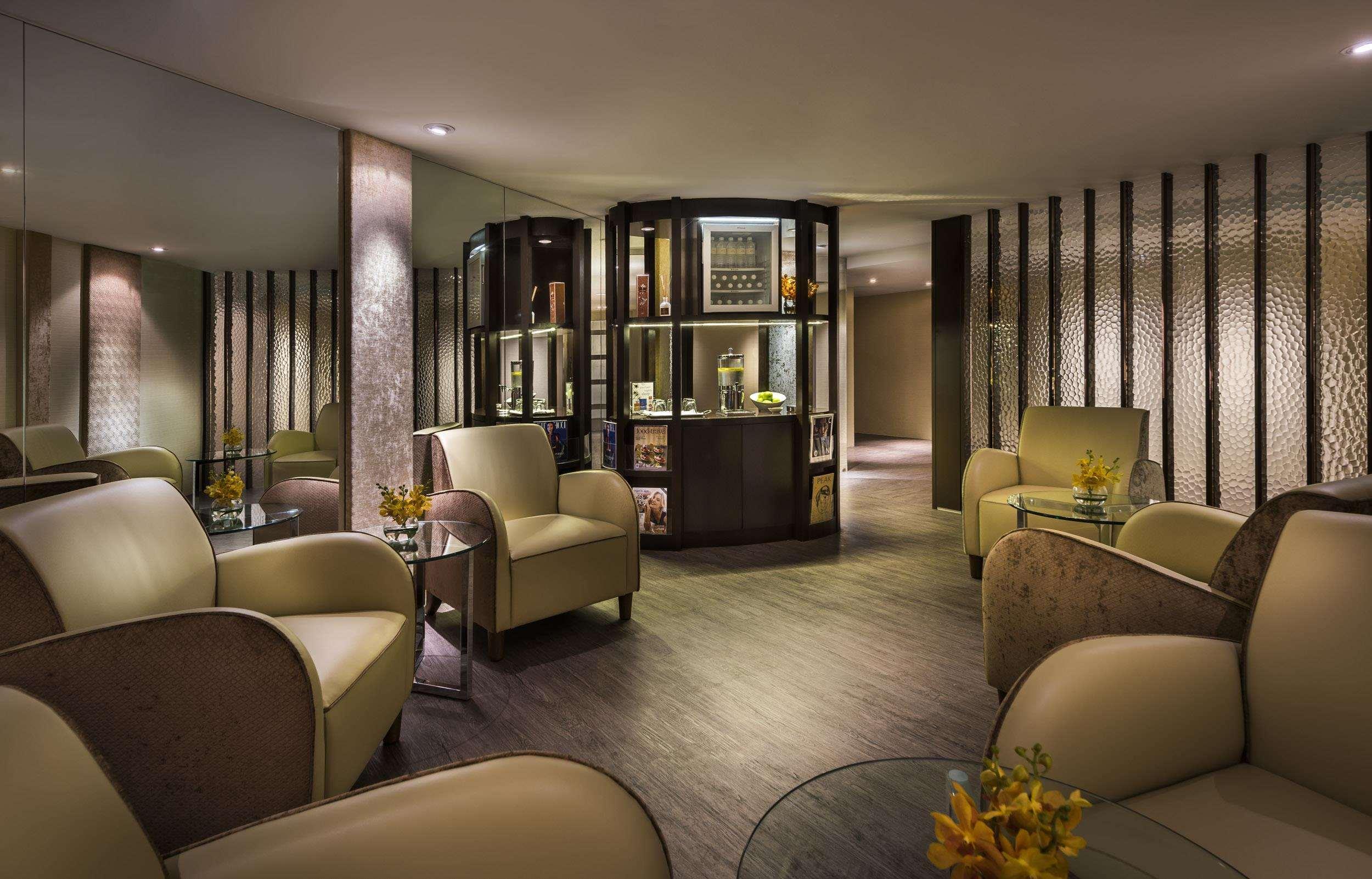 The Fullerton Hotel Szingapúr Kültér fotó The private lounge at the airport